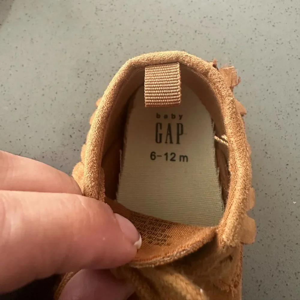 Baby Gap suede dessert camel fringe lace up moccasin booties size 6-12 months